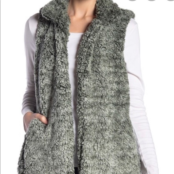 Peach Love California Jackets & Blazers - Peach Love California - open fuzzy vest